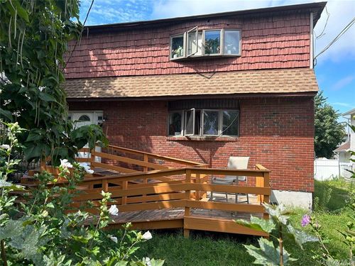 727 Roman Ave, Westbury, NY, 11590-3612 | Card Image