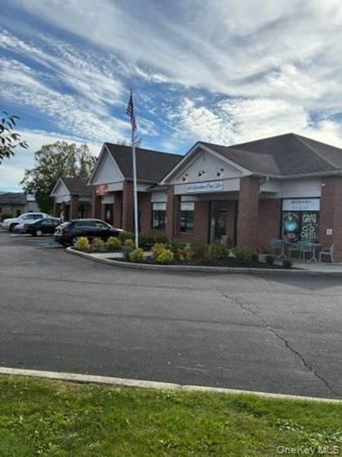 153 Temple Hill Rd, New Windsor, NY, 12553-6820 | Card Image