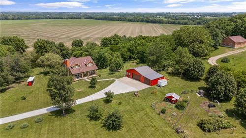 16970 198th St, Tonganoxie, KS, 66086-5184 | Card Image