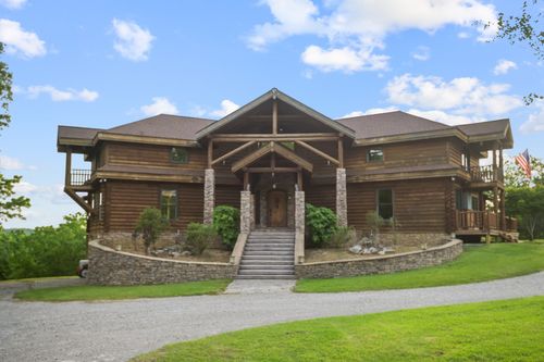 131 Bluff Line Dr, McMinnville, TN, 37110-6609 | Card Image