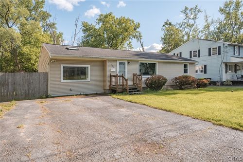 105 Ashford Ct, Syracuse, NY, 13211-1801 | Card Image