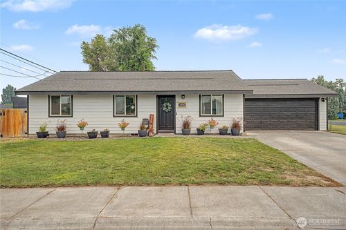 1153 S Grand Dr, Moses Lake, WA, 98837-2368 | Card Image