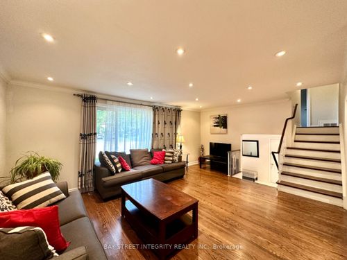 35 Lailey Cres, North York, ON, M2N4H2 | Card Image