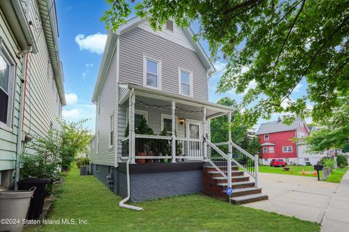 28 Hooker Pl, Staten Island, NY, 10302-1652 | Card Image
