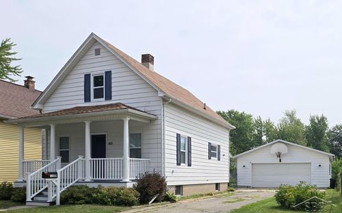 1609 S Van Buren St, Bay City, MI, 48708-8083 | Card Image