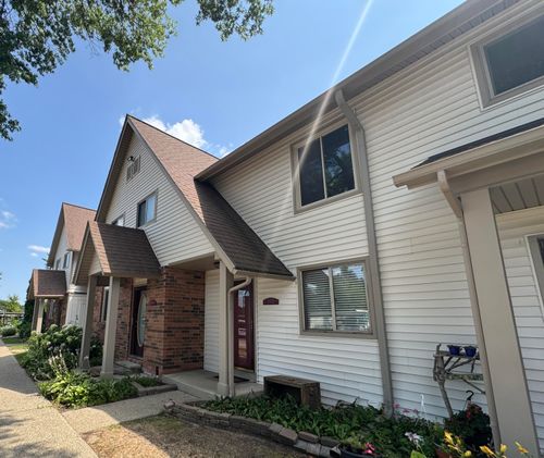 105-7300 Bluewater Dr, Clarkston, MI, 48348-4229 | Card Image