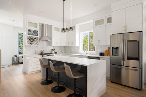 1-122 8th Ave, New Westminster, BC, V3L1X8 | Card Image