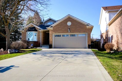 16 Sullivan Crt, Cambridge, ON, N1S5A4 | Card Image