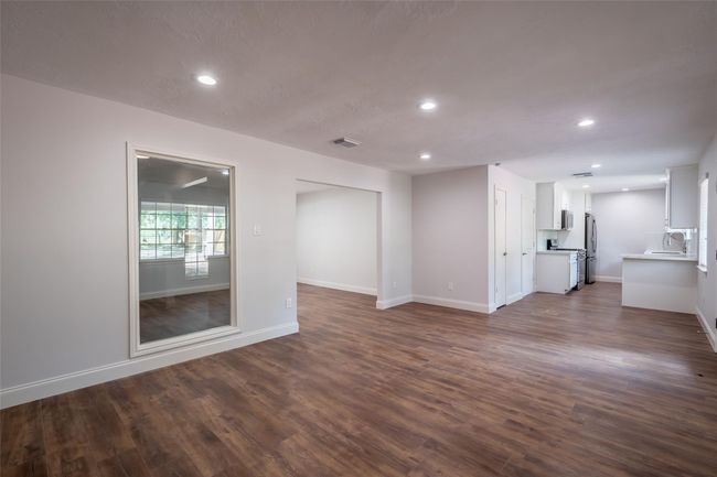 3515 Lake Ridge Bnd, House other with 3 bedrooms, 2 bathrooms and null parking in Spring TX | Image 6