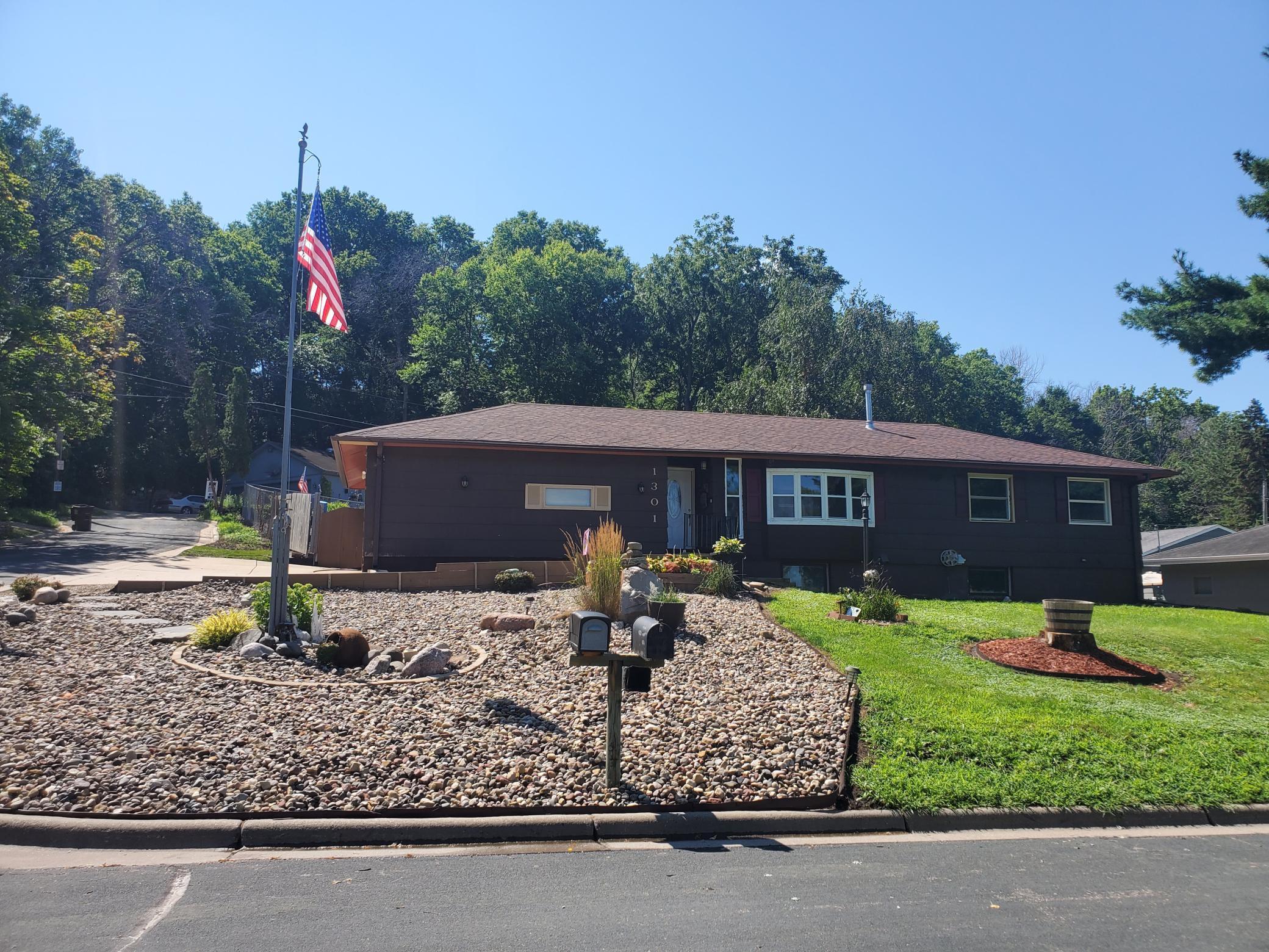 Woodhill Rd, Burnsville, MN 55337