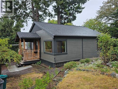 227 Stormont Rd, Victoria, BC, V9B1P7 | Card Image