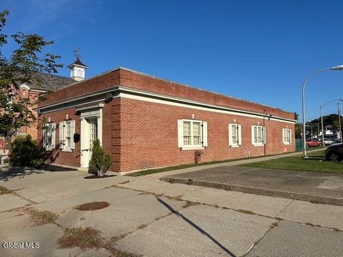 24 Maple St, Glens Falls, NY, 12801-3606 | Card Image