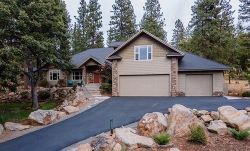 11209 Merganser Road, Klamath Falls, OR, 97601 | Card Image