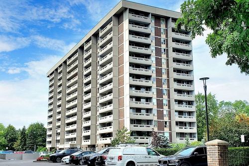 906-60 Inverlochy Blvd, Thornhill, ON, L3T4T7 | Card Image