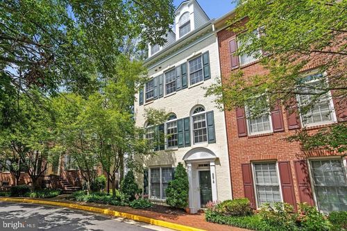 8878 Ashgrove House Ln, VIENNA, VA, 22182-5502 | Card Image