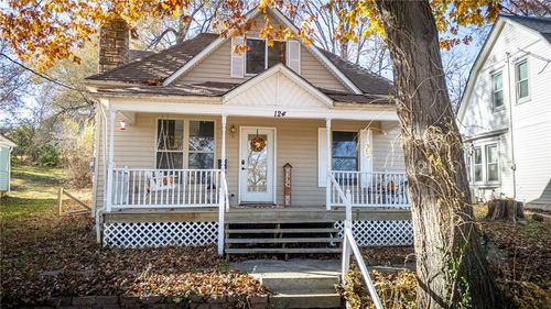 124 Wildwood St, Excelsior Springs, MO, 64024-2038 | Card Image