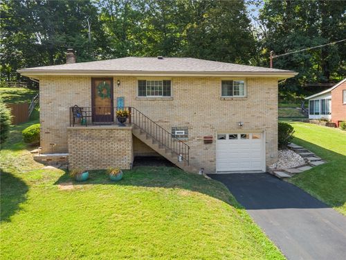 212 Woodlawn Dr, Trafford, PA, 15085-1233 | Card Image