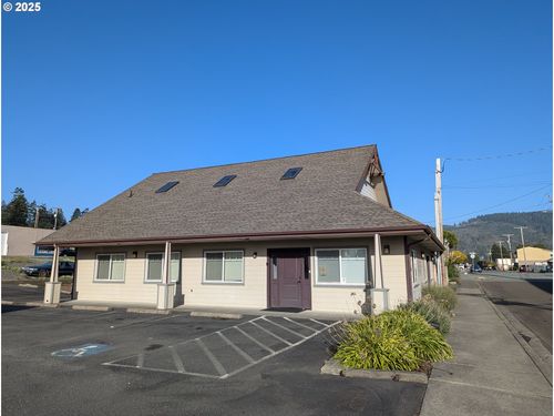616 Hemlock St, Brookings, OR, 97415-9456 | Card Image