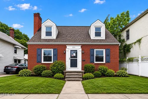 223 Summit St, Fostoria, OH, 44830-2153 | Card Image