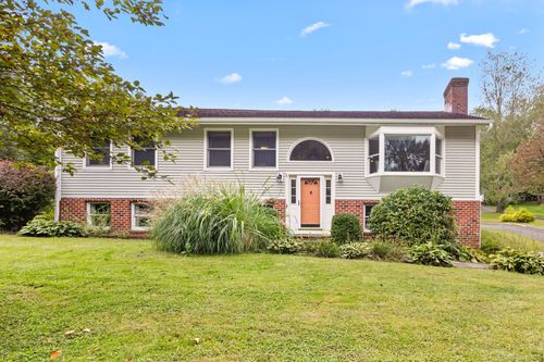 205 Hanover Rd, Newtown, CT, 06470-1103 | Card Image