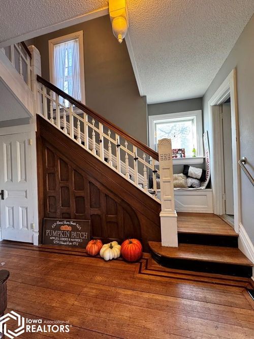 614 Division St, Webster City, IA, 50595-2254 | Card Image