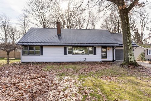 326 Frazier Dr, New Castle, PA, 16105-1543 | Card Image