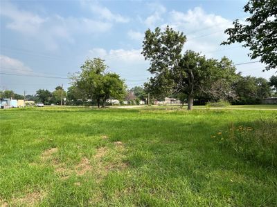 889 S Leon Street, Home with 0 bedrooms, 0 bathrooms and null parking in Giddings TX | Image 2