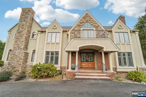 840 Stonewall Ct, Franklin Lakes, NJ, 07417-1927 | Card Image