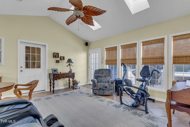 sunroom joins main house and apartment | Image 79