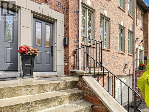 th2-175 Grand Avenue, Toronto (Stonegate-Queensway), ON, M8Y3Y3 | Card Image