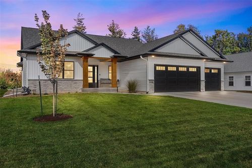 3122 Timber Ridge Ct, Hiawatha, IA, 52233-1385 | Card Image