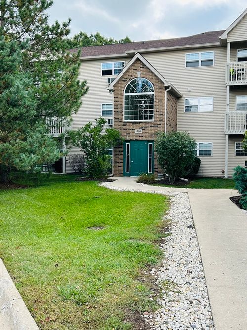 apt-1d-300 Cunat Blvd, Richmond, IL, 60071-8952 | Card Image