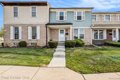 37363 Charter Oaks Boulevard, Condo with 2 bedrooms, 2 bathrooms and null parking in Clinton Twp MI | Image 1