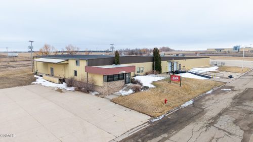 1025 4 Bottle Dr, Valley City, ND, 58072-4701 | Card Image