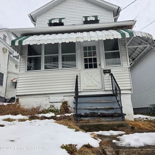 202 Vanloon St, Plymouth, PA, 18651-1614 | Card Image