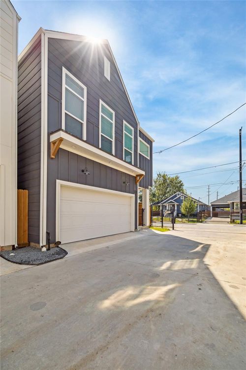 f-5237 Hillman St, Houston, TX, 77023-3774 | Card Image