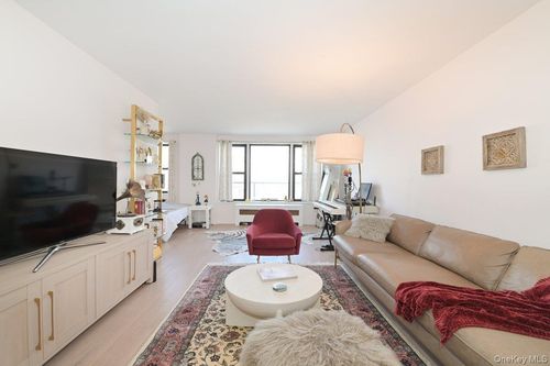 apt-3a-6 Birchwood Ct, Mineola, NY, 11501-4518 | Card Image