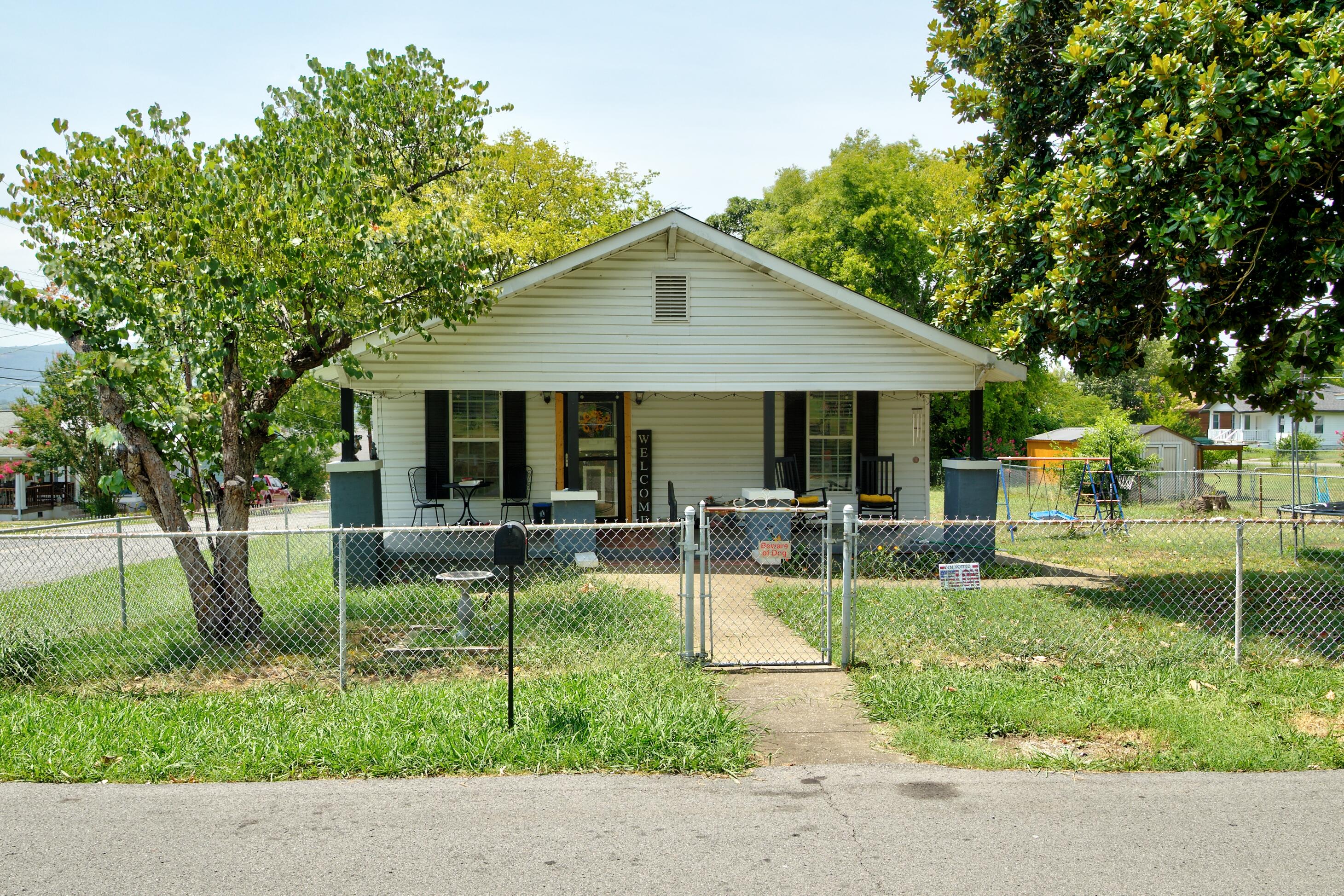 Andrews St, Rossville, GA 30741