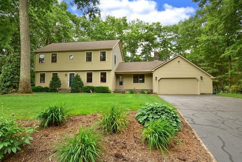 140 Pineridge Dr, Westfield, MA, 01085 | Card Image