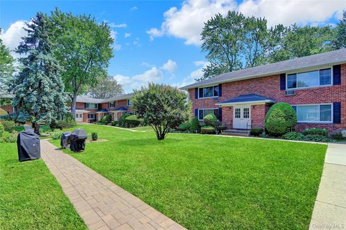 apt-h17-205 Edmunton Dr, Babylon, NY, 11703-5215 | Card Image