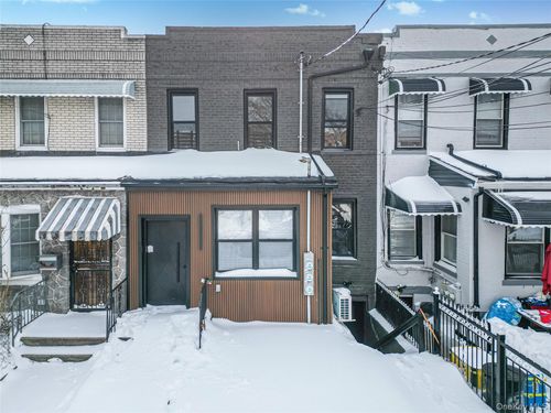 962 E 221st St, Bronx, NY, 10469-1016 | Card Image