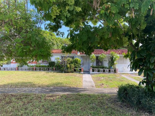 8120 Sw 10th Ter, Miami, FL, 33144-4256 | Card Image