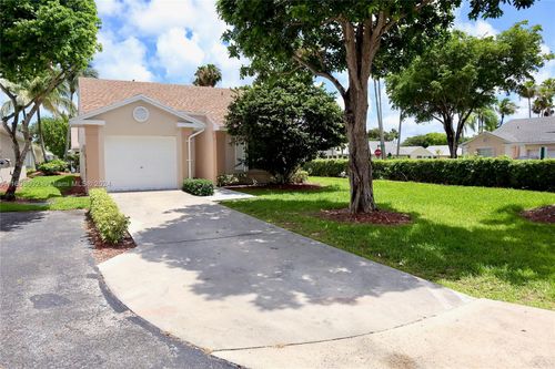 467 Se 22nd Dr, Homestead, FL, 33033 | Card Image