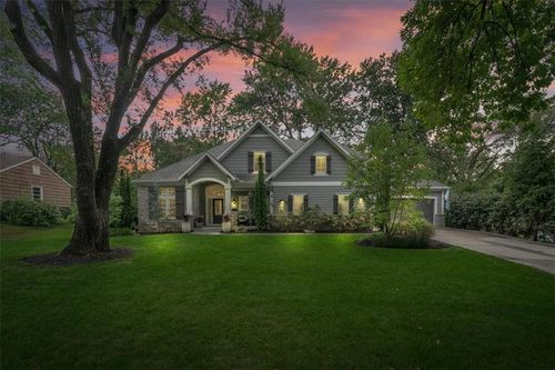 8904 Cherokee Ln, Leawood, KS, 66206-1738 | Card Image