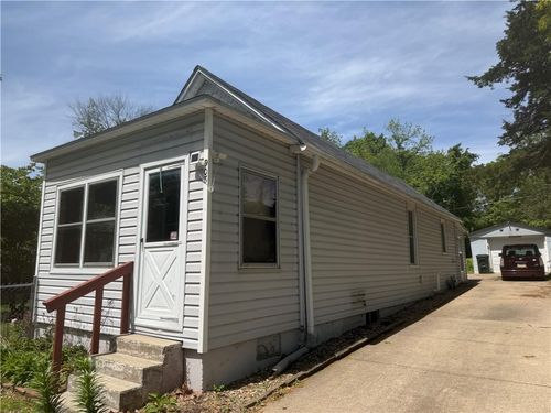 908 Chestnut St, Leavenworth, KS, 66048-2429 | Card Image