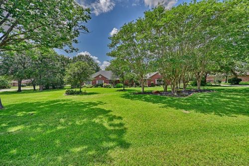 800 W Briarwood Drive, Brenham, TX, 77833 | Card Image