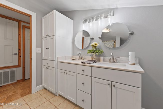 BATHROOM 4 | Image 28