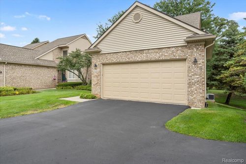 45357 Stonehedge Dr, Plymouth, MI, 48170-3992 | Card Image