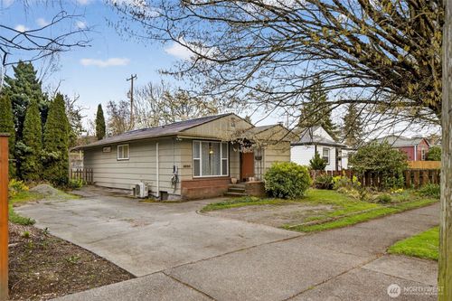 8620 35th Ave Sw, Seattle, WA, 98126-3604 | Card Image