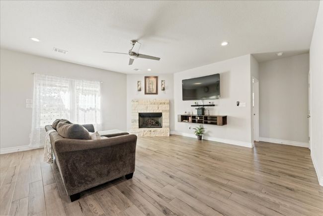 113 Tonkawa Dr, House other with 3 bedrooms, 2 bathrooms and 2 parking in Paige TX | Image 17